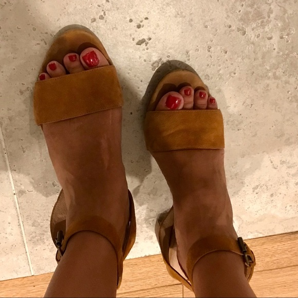 Madewell tan suede ankle strap sandals. Size 10. - Picture 4 of 14